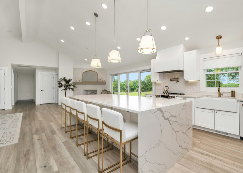 Skirting and trim painted neatly in an Aylesbury home with tidy cutting in